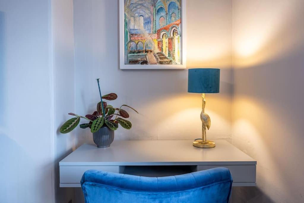 Beautiful & Spacious Retreat In Γουίντσεστερ Εξωτερικό φωτογραφία