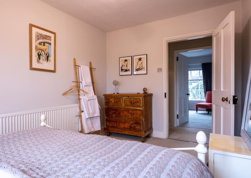 Beautiful & Spacious Retreat In Γουίντσεστερ Εξωτερικό φωτογραφία
